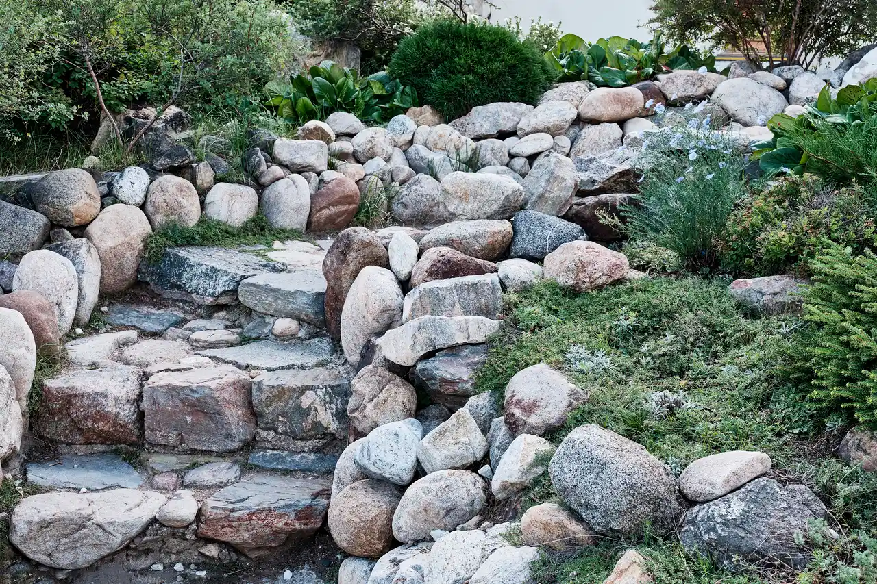 RETAINING WALLS: CONTROLLING SOIL AND ELEVATION IN YOUR YARD